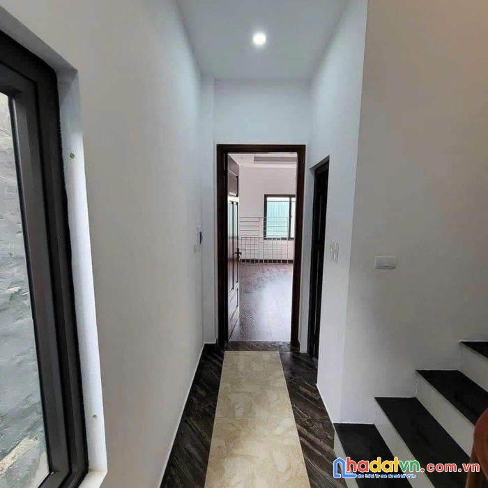 Nhà mới 2.25ỷ giá tốt nhất phụng châu, lô góc, oto lùi cửa, 2 bước chân ra chợ.