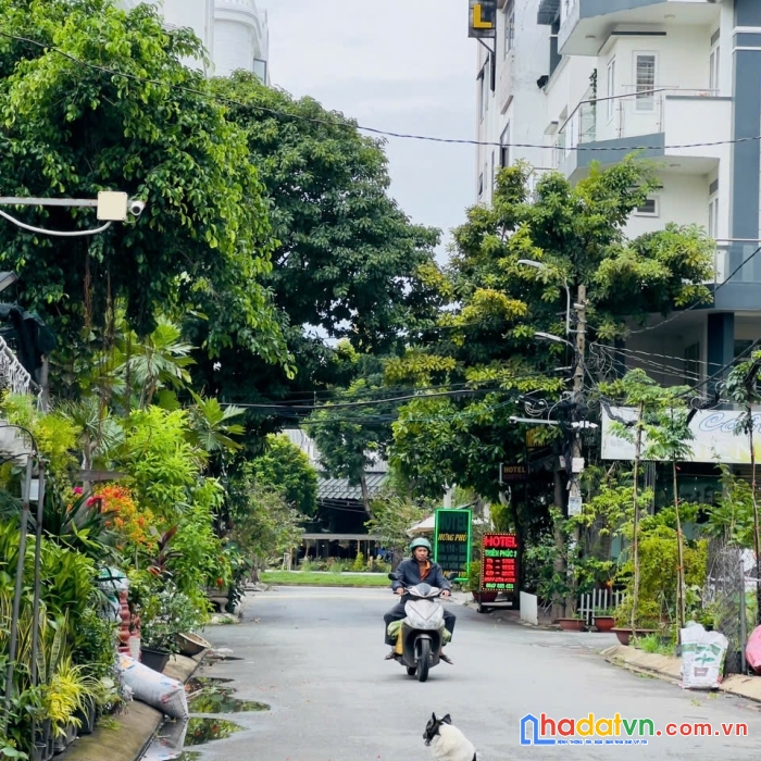 Tên lửa - lô đất bên cạnh bán 5,9 tỷ - nhà 2 tầng - 60m2 - hẻm 8m - chủ bán 5,6 tỷ - nhanh mới kịp