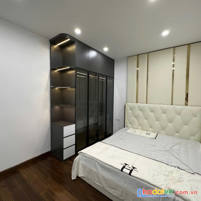 Bán nhà phố lê thanh nghị, hai bà trưng 30m, 6 tầng. giá: 5.65 tỷ