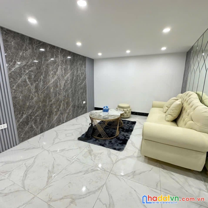 Bán nhà phố lê thanh nghị, hai bà trưng 30m, 6 tầng. giá: 5.65 tỷ