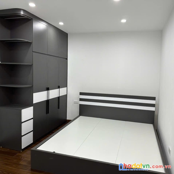 Bán nhà phố lê thanh nghị, hai bà trưng 30m, 6 tầng. giá: 5.65 tỷ