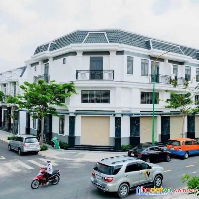  bán shophouse 2 mặt tiền  đường, 4pn,khu dân cư sầm uất tiện kinh doanh