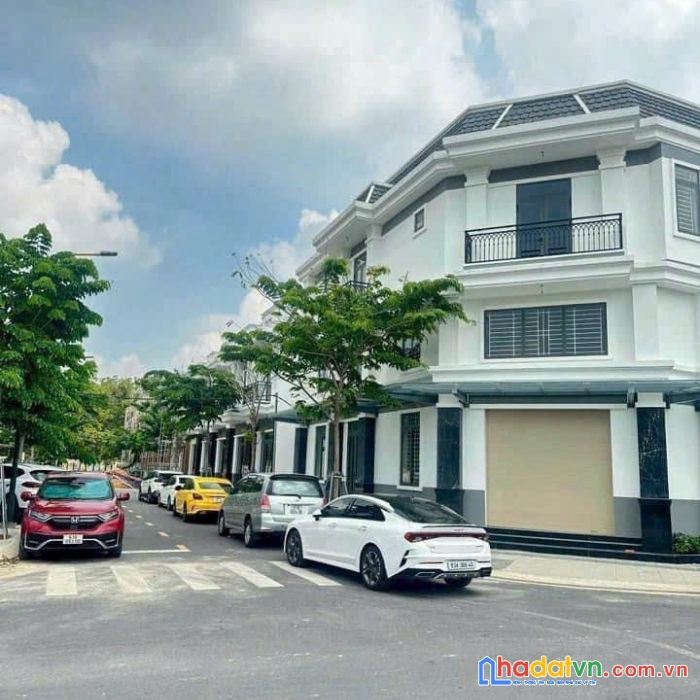  bán shophouse 2 mặt tiền  đường, 4pn,khu dân cư sầm uất tiện kinh doanh