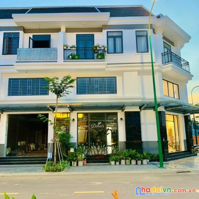  bán shophouse 2 mặt tiền  đường, 4pn,khu dân cư sầm uất tiện kinh doanh