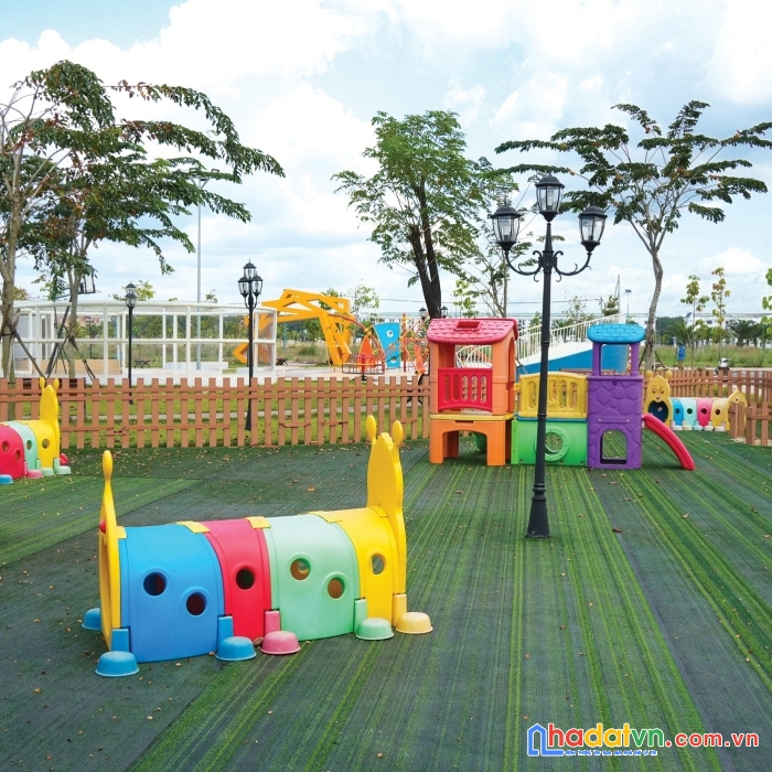 Bán 120m2 giá 1tỷ8 đối diện trường học, sổ hồng riêng, đất nền sân bay long thành. 