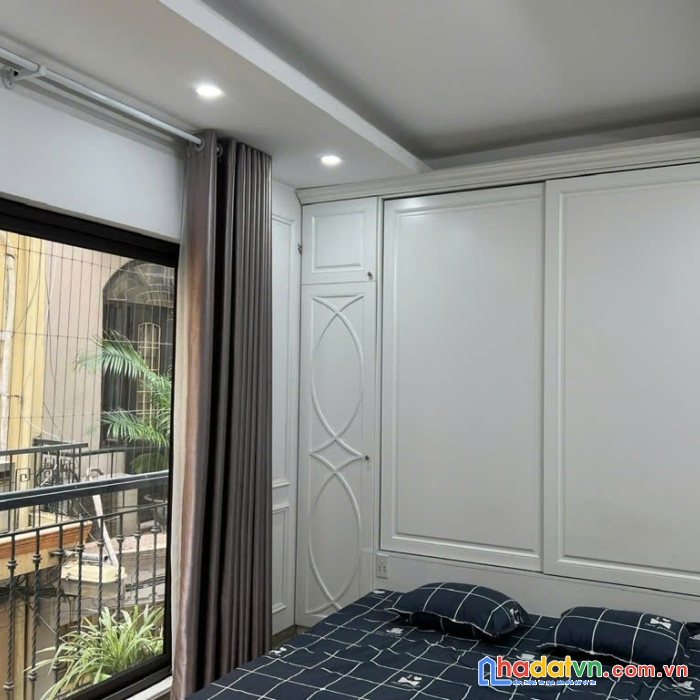 Bán căn nhà 5 tầng ô tô đỗ cửa ở phố yên lạc