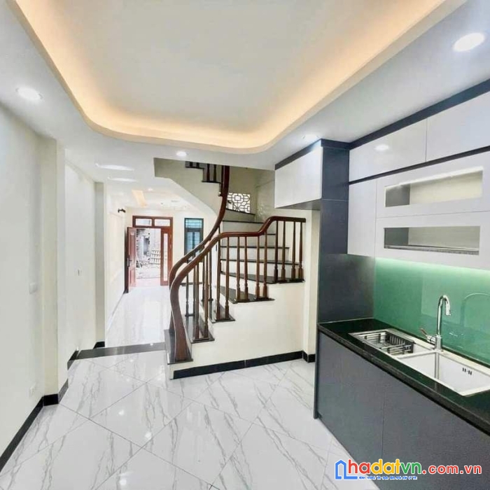 Nhà đẹp ở ngay 48m2x3t, 2.8 tỷ, oto tải đậu cạnh, chân cầu đại thành