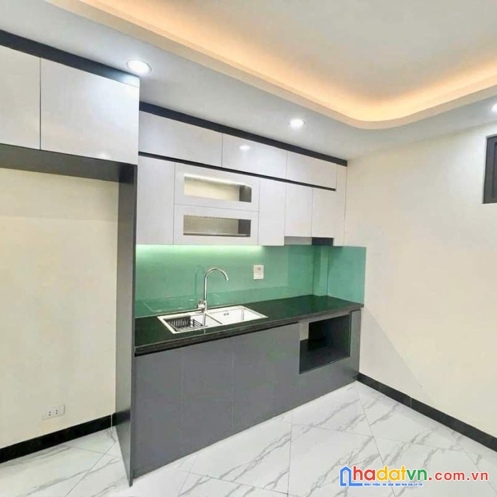 Nhà đẹp ở ngay 48m2x3t, 2.8 tỷ, oto tải đậu cạnh, chân cầu đại thành