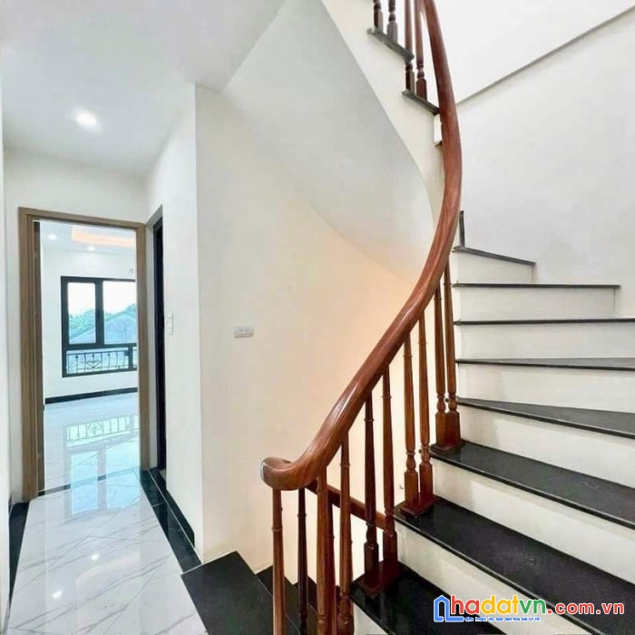 Nhà đẹp ở ngay 48m2x3t, 2.8 tỷ, oto tải đậu cạnh, chân cầu đại thành