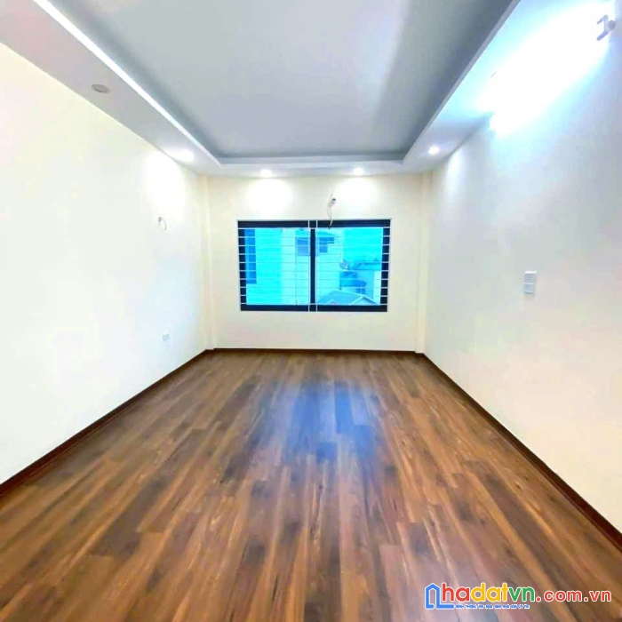 Nhà đẹp logoc 43m2x3t, 2.9 tỷ, oto đậu cửa, gần chợ tình lam- đại thành