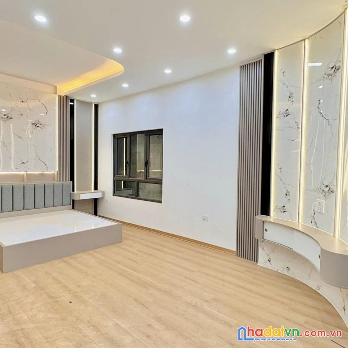 Bán nhà phố minh khai, hai bà trưng 33m, 5 tầng. giá: 6.98 tỷ