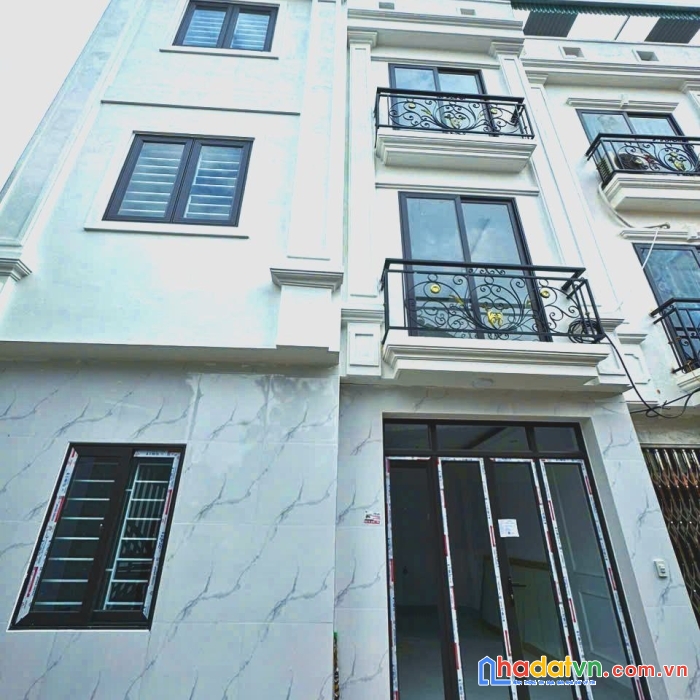 Nhà đẹp logoc độ tràng 40m2x3t, 3.35 tỷ, oto đậu cửa, 10m ra đường contener.