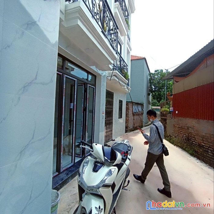 Nhà đẹp logoc độ tràng 40m2x3t, 3.35 tỷ, oto đậu cửa, 10m ra đường contener.