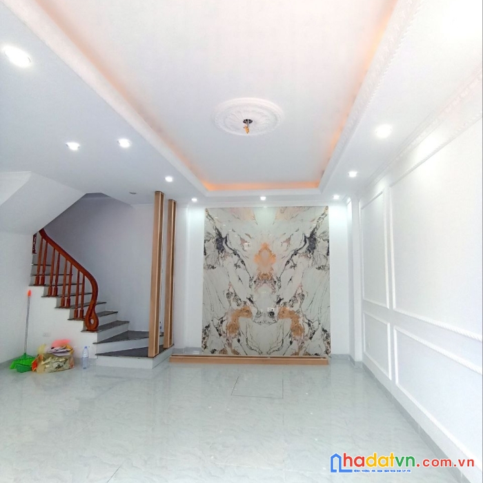Nhà đẹp logoc độ tràng 40m2x3t, 3.35 tỷ, oto đậu cửa, 10m ra đường contener.