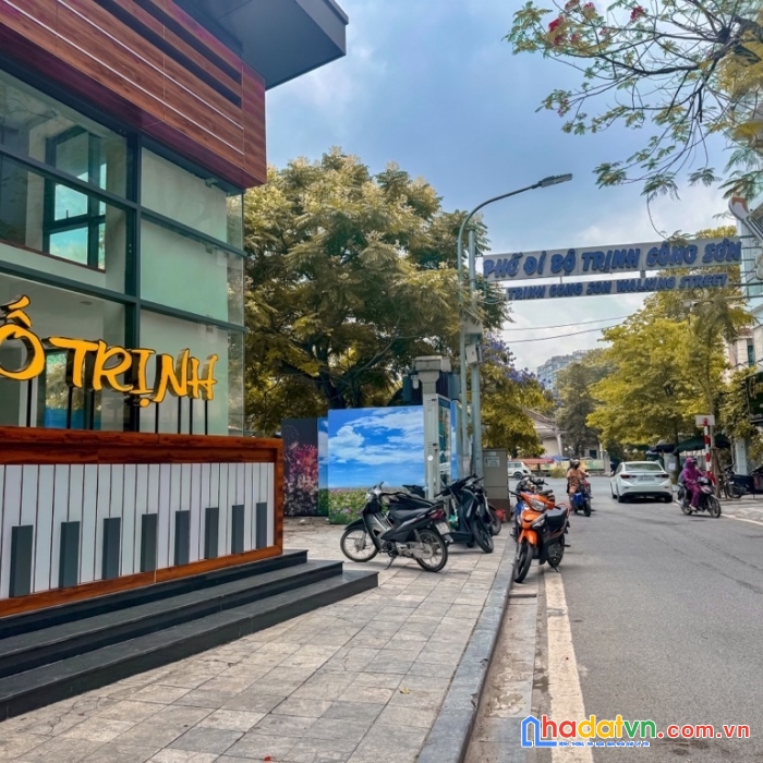 Tây hồ- phố trịnh công sơn- nhà gần mặt hồ- ngõ rộng- nhà đẹp 4 tầng- 12 tỷ. 