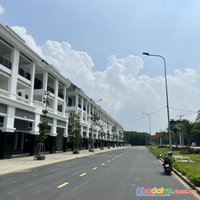 Nhà shophouse mặt tiền dt 769 sân bay long thành