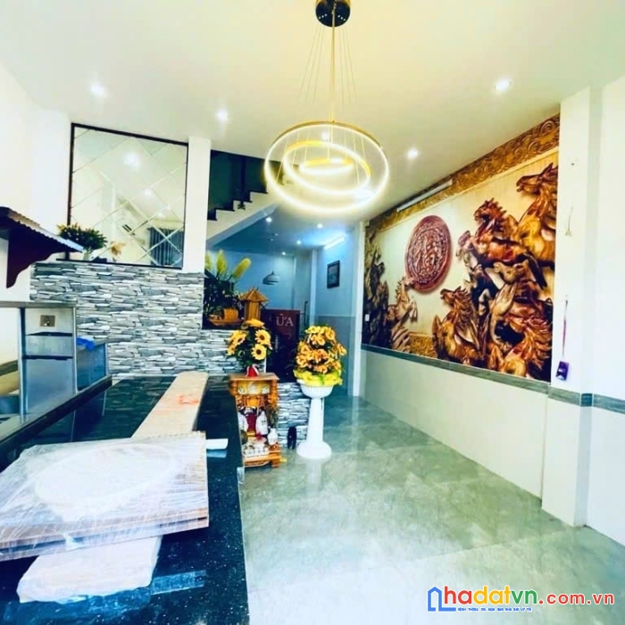 Bán nhà nhiều lộc, gò vấp, hẻm ôtô, 4pn, tặng nội thất, nhỉnh 4 tỷ