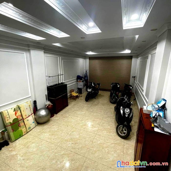Hót  bán  nhà  thang  máy  nguyên căn ngọc  thuỵ long biên 40m2 7 tầng 10.5 tỷ