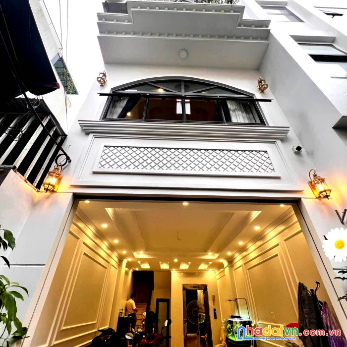 Hót  bán  nhà  thang  máy  nguyên căn ngọc  thuỵ long biên 40m2 7 tầng 10.5 tỷ