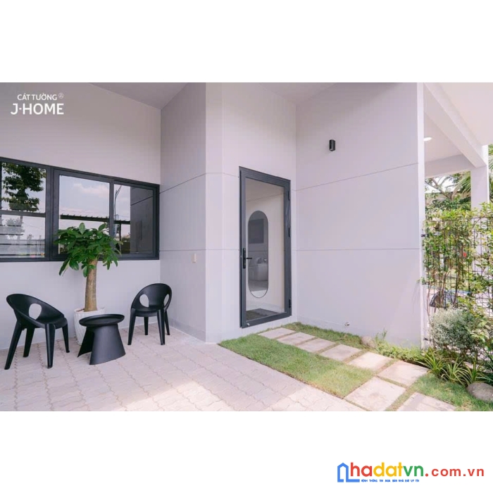 Đang kẹt bán gấp nhà phố 3 tầng ngay ngã 4 bình chuẩn chỉ 2.8 tỷ - sân vườn trồng hoa sau nhà 
