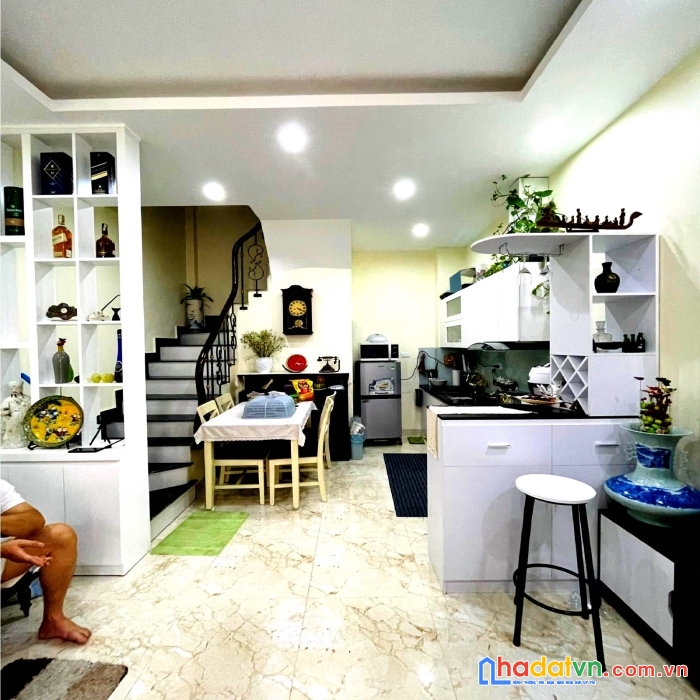 Bán nhanh nhà ngọc thuỵ  long biên  ngõ ô tô giá rẻ  31m2 5 tầng 5.1 tỷ