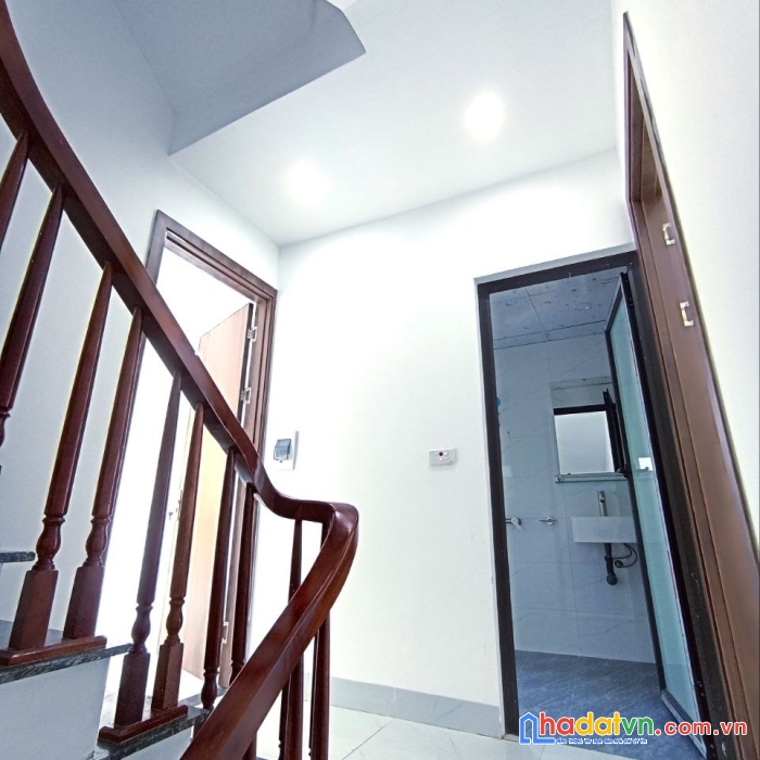 Bán nhà lô góc 30m2x4.5t, cách cầu đại thành 1km, oto đỗ