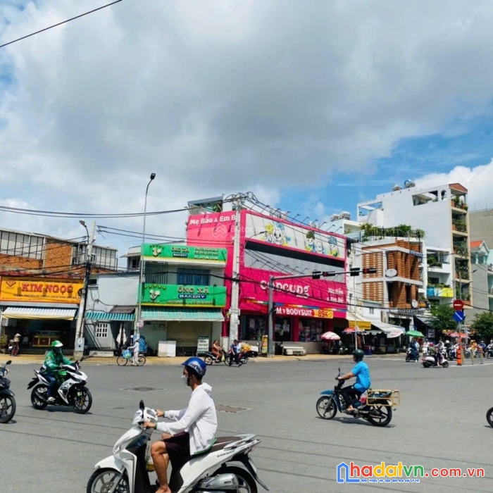 Bán nhà mặt tiền đường nguyễn xí - bình thạnh cách đường pvđ 50m. dt: 4,3x25 (2 tầng). giá: 17,8 tỷ