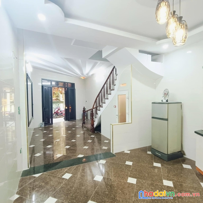 Bán nhà phố yên lạc, hai bà trưng 38m, 4 tầng. giá: 8.25 tỷ