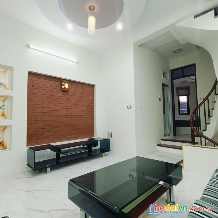 Bán nhà phố yên lạc, hai bà trưng 38m, 4 tầng. giá: 8.25 tỷ