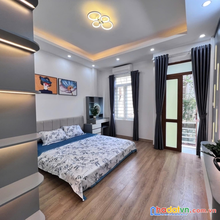 Bán nhà ngõ quỳnh, hai bà trưng 55m, 5 tầng. giá: 8.8 tỷ