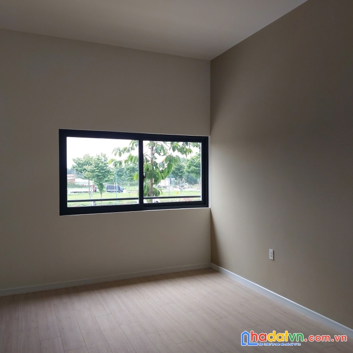 Đang kẹt bán gấp nhà phố 3 tầng ngay ủy ban bình chuẩn chỉ 2.8 tỷ - sân vườn trồng hoa sau nhà 
