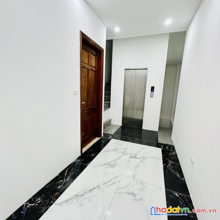 Tây hồ-âu cơ-5 tầng thang máy- 5m mặt phố- ô tô- 80m sổ vuông- mặt tiền 6m