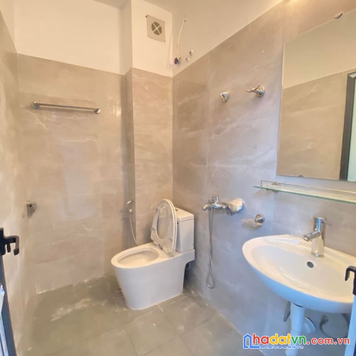 Căn lô góc 47m2x3t, gần chợ đông la, 5 phút penika tố hữu