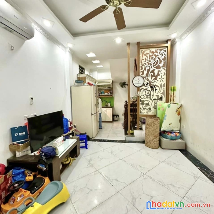 Bán nhà phố 8/3, hai bà trưng 31m, 5 tầng. giá: 6.2 tỷ