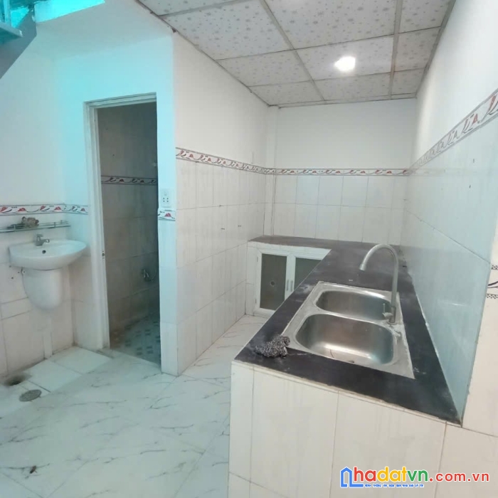 Bán nhà diện tích tốt sát sân bay 54m2 chỉ 84tr/m2 