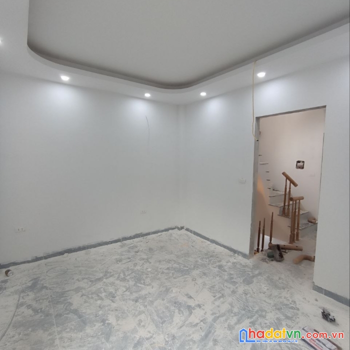 Căn lô góc 42m2x3t, oto đỗ, gần chợ đông la, 7 phút penika tố hữu