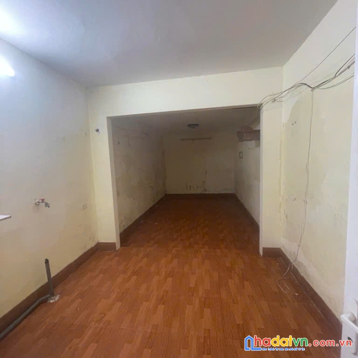 Bán căn hộ tập thể tầng 1 ở phố mai động