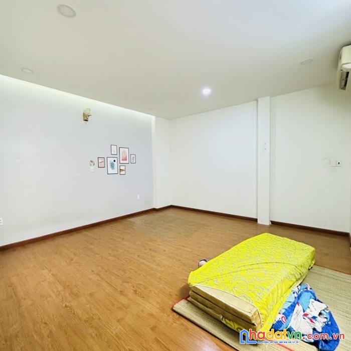Chủ bán gấp nhà hxh đường nguyễn văn đậu, gần ngã tư hoàng hoa thám 4pn, 4 wc - 9 tỷ tl