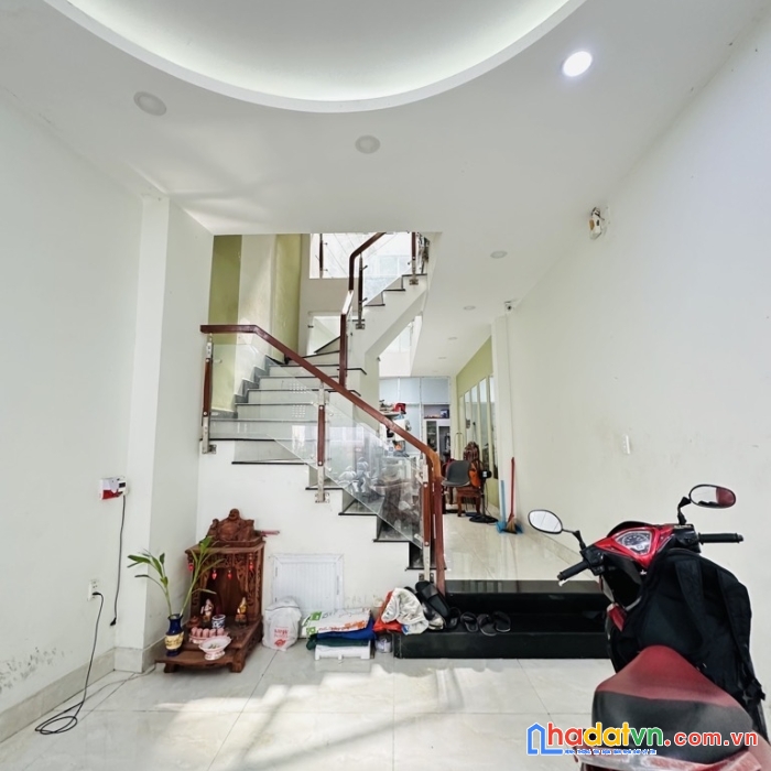 Chủ bán gấp nhà hxh đường nguyễn văn đậu, gần ngã tư hoàng hoa thám 4pn, 4 wc - 9 tỷ tl