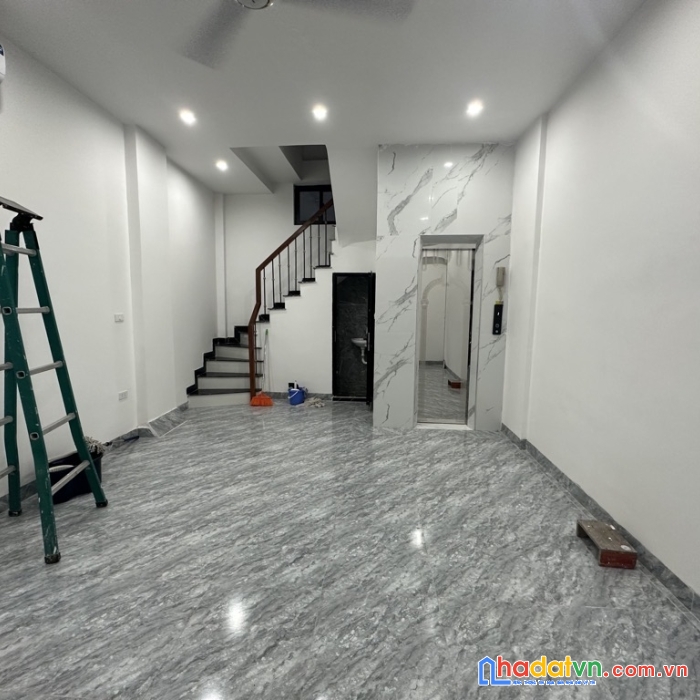 Tây hồ- tứ liên-5 tầng thang máy- văn phòng- gần mặt ngõ ô tô- 9 tỷ
