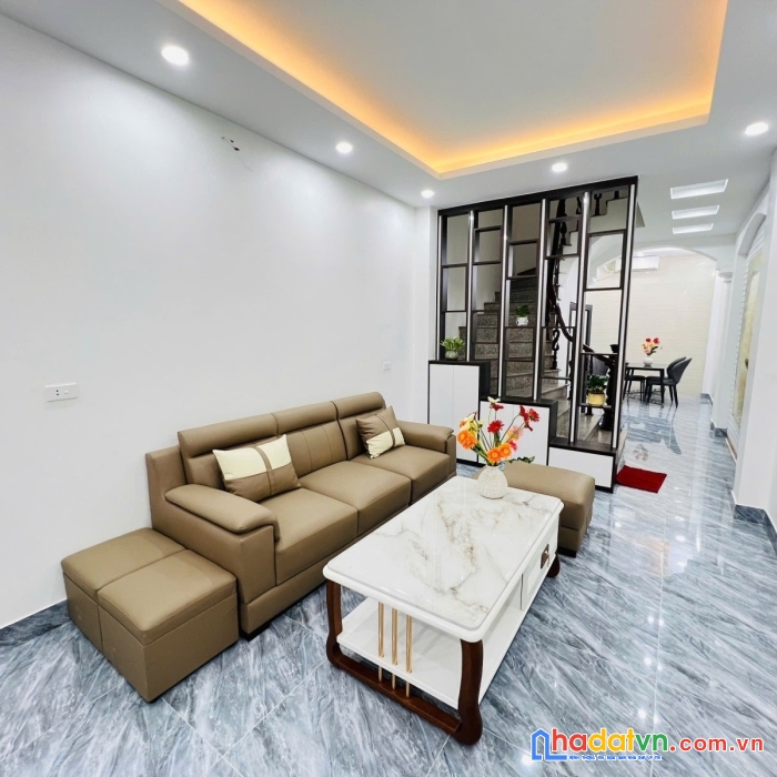 Kinh doanh đồng thời ở ngay. ngõ thông tứ tung