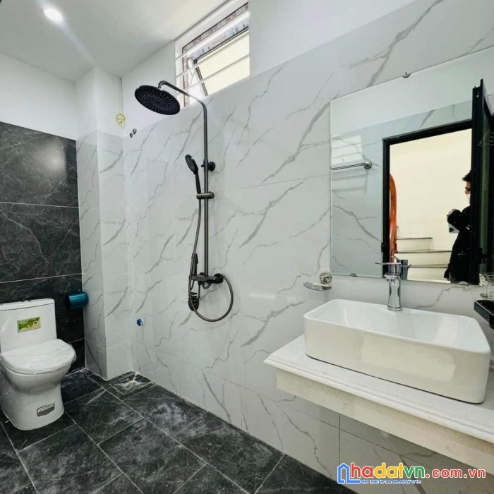 Bán căn 47m2x3t, oto đỗ, sân trước sau, gần chợ đông la, 7 phút ra penika tố hữu