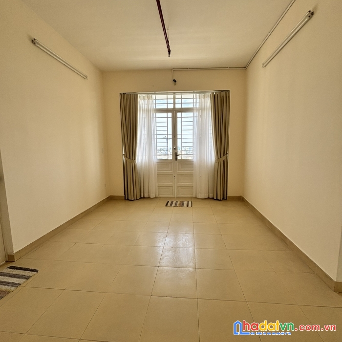 Cho thuê căn hộ chung cư mặt tiền đường võ văn kiệt, quận 5