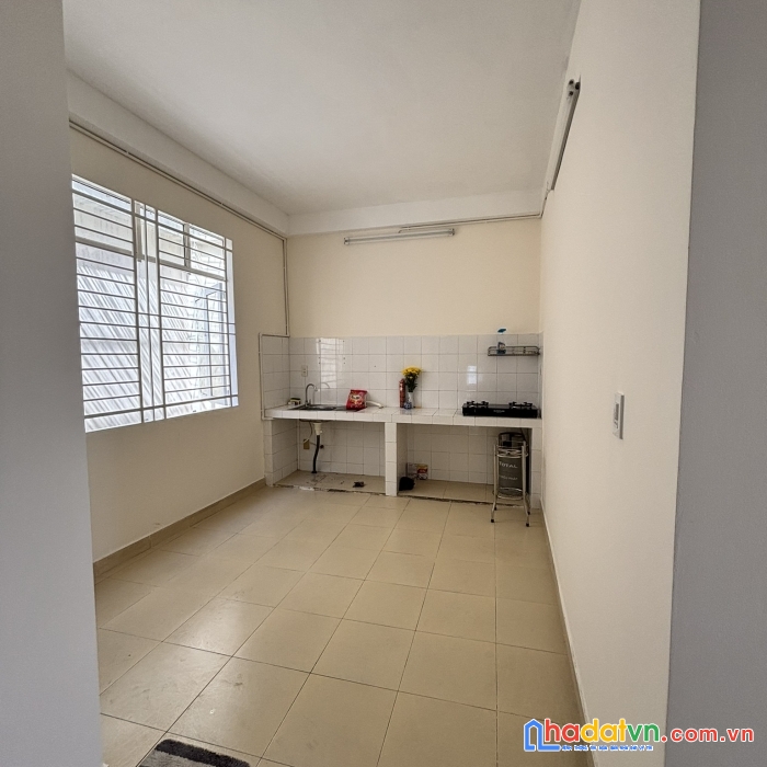 Cho thuê căn hộ chung cư mặt tiền đường võ văn kiệt, quận 5