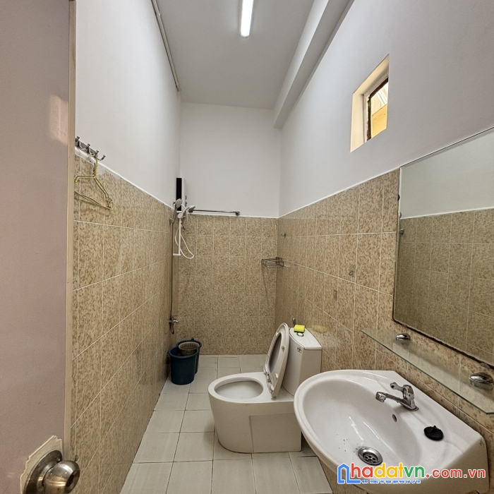 Cho thuê căn hộ chung cư mặt tiền đường võ văn kiệt, quận 5