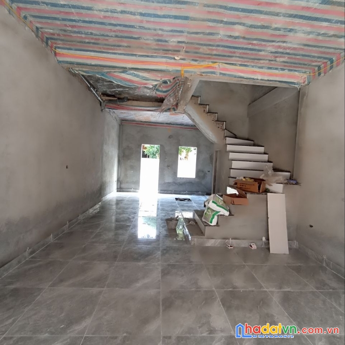 Bán căn 64m2x3t, sân trước nhà 5m, gần chợ đông la, 10 phút ra penika