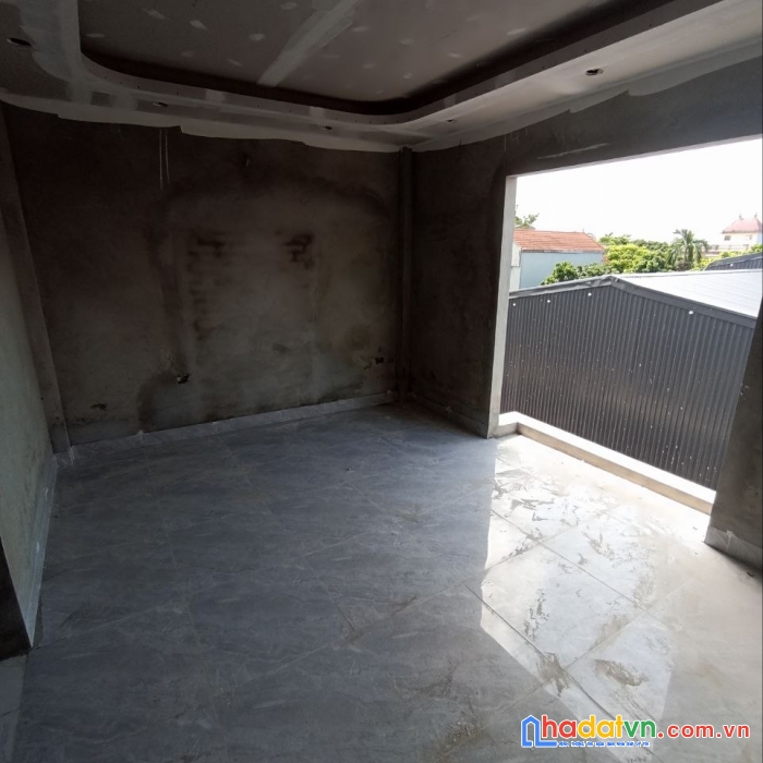 Bán căn 64m2x3t, sân trước nhà 5m, gần chợ đông la, 10 phút ra penika