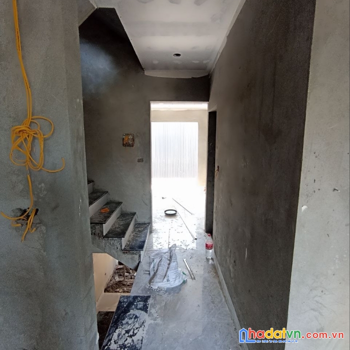 Bán căn 64m2x3t, sân trước nhà 5m, gần chợ đông la, 10 phút ra penika