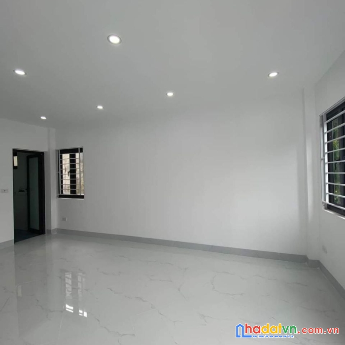 Bán căn 40m2x3t, mặt kinh doanh, gần cầu đông la, 10 phút ra penika