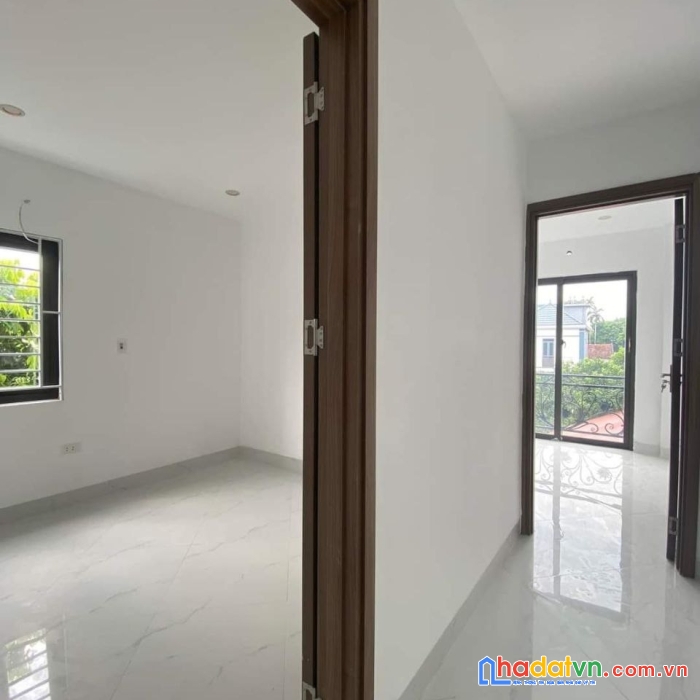 Bán căn 40m2x3t, mặt kinh doanh, gần cầu đông la, 10 phút ra penika